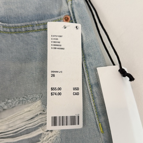 BDG Pitched Waist Denim Shorts. Size 26. NWT. Light Wash. Distressed. - Picture 5 of 14